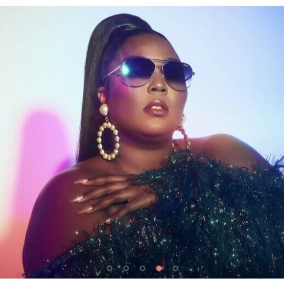 (Sold) QUAY X LIZZO HOLD PLEASE METAL AVIATOR SUN - Picture 5 of 7